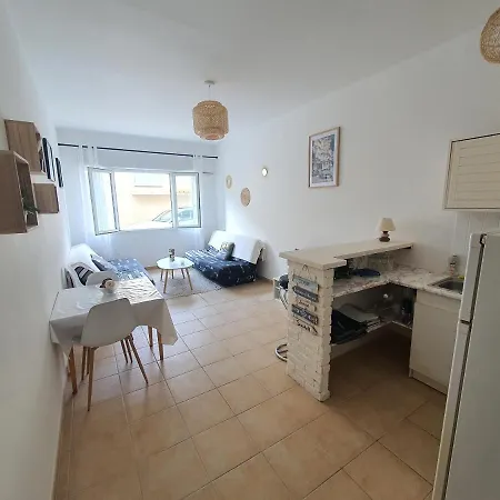 Sainte Maxime Grand Studio Climatise Proche Du Bord De Mer
