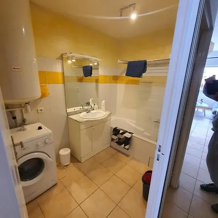 Sainte Maxime Grand Studio Climatise Proche Du Bord De Mer Apartment *